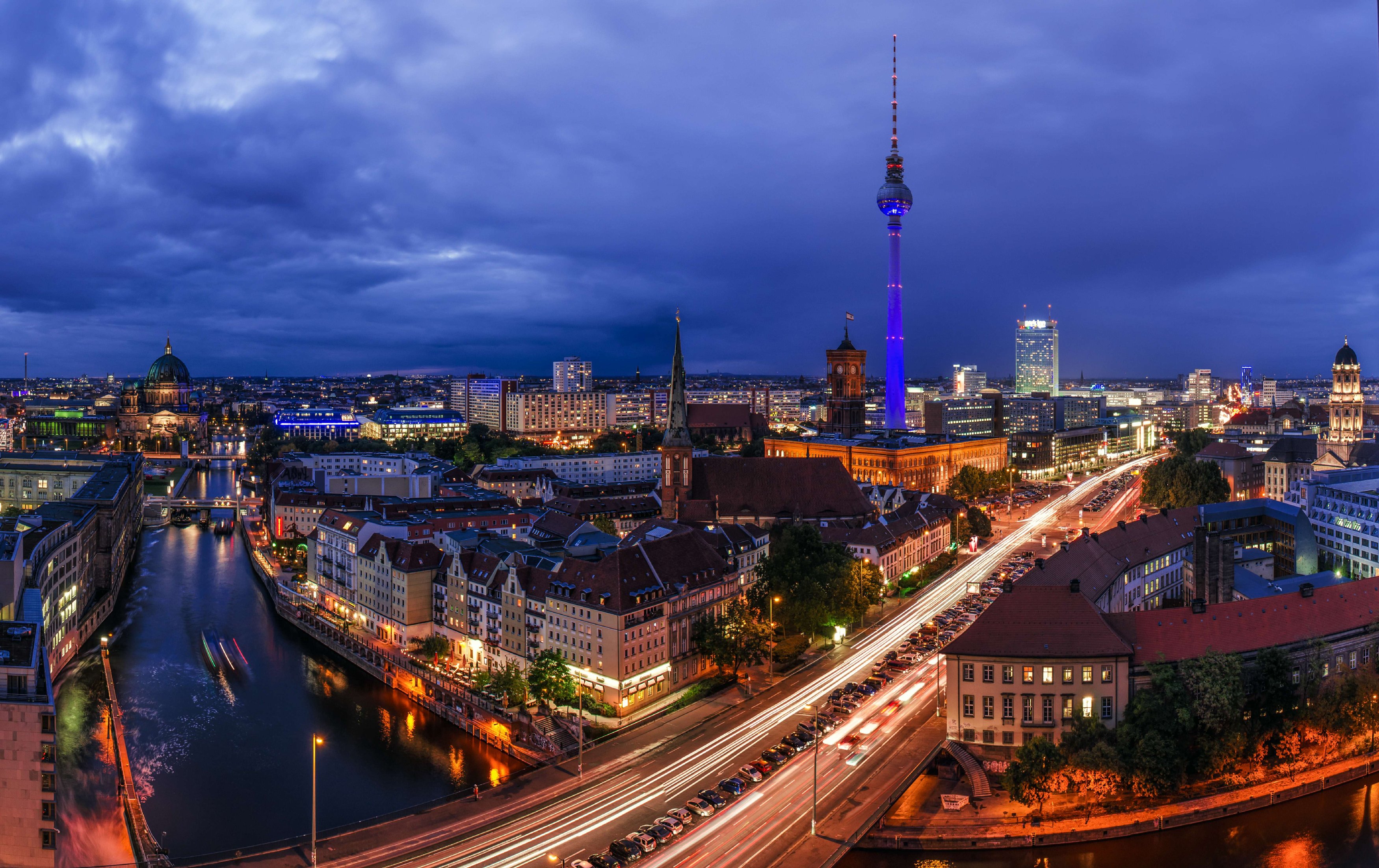 Берлин. Берлин столица Германии. Изображение Берлина – столицы Германии.. Берлин панорама. Столица Германии Берлин фото.