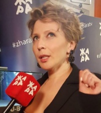 «С грудью осторожничаю»: Яна Чурикова рассказала, как относится к откровенной одежде