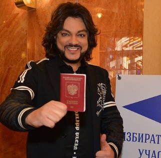 Киркоров фото. Киркоров сольный концерт в лужниках. Киркоров на выборах. Киркоров наряды. Киркоров на выборах.