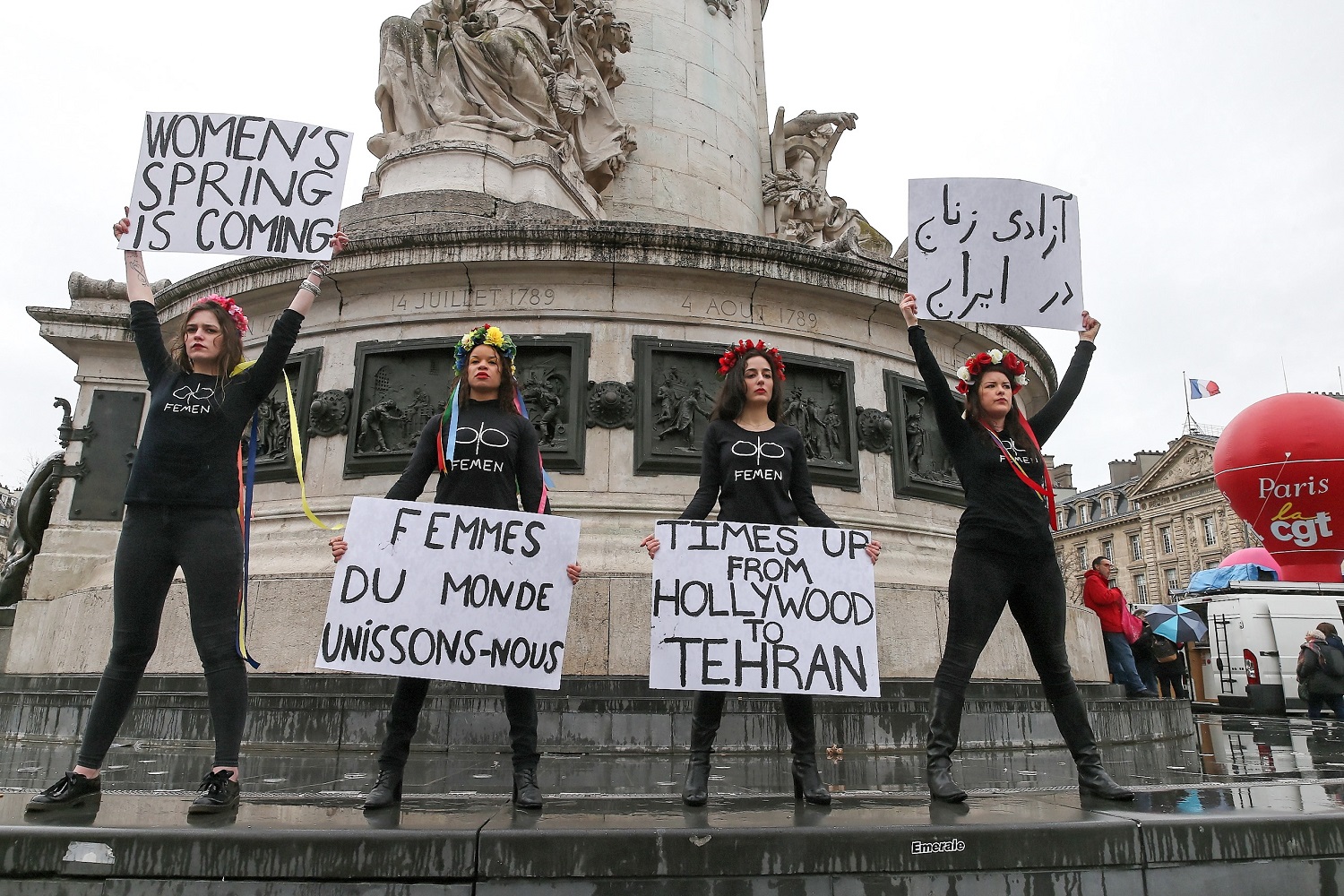 Феминистки в париже. Фемен. Фемен движение. Femen украинское движение.