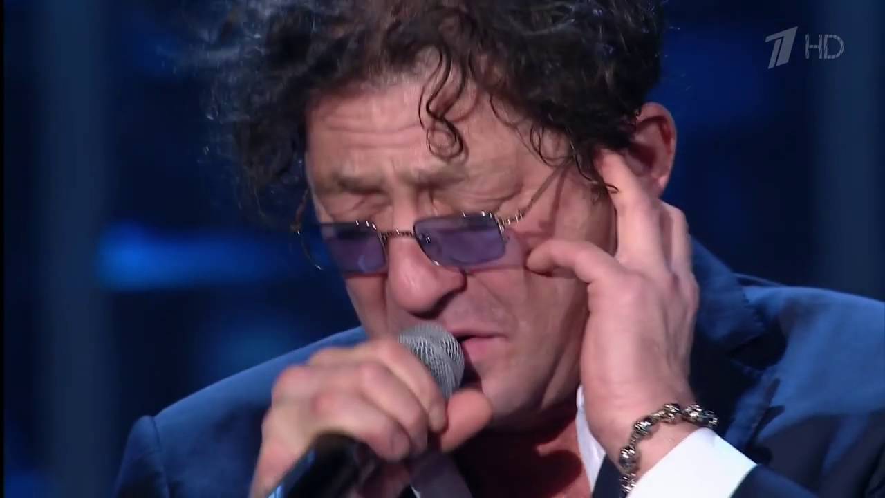 Шестидесятилетия лепса выступление. Лепс с микрофоном. Лепс обои. Лепс поет под фонограмму или нет. Лепс поет в метелица.