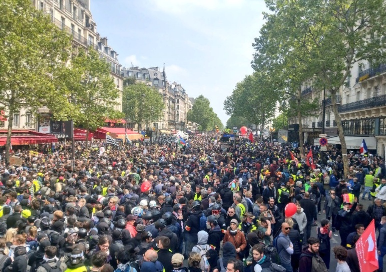 Демонстрации в париже. Первомайская демонстрация во Франции. . Майские массовые демонстрации во Франции. 1 Мая во Франции.