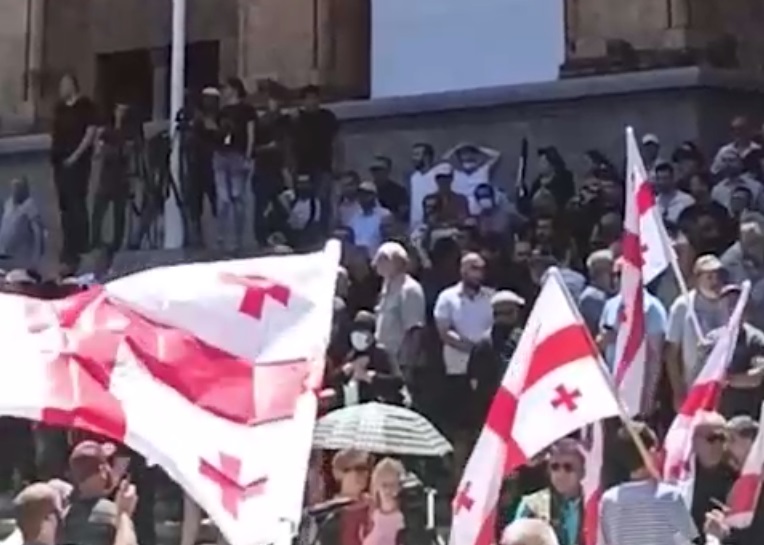 премьер министргрузти. митинги в грузии последние. протесты в тбилиси. экс-премьер грузии. протесты против лгбт в грузии июль 2021.