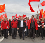 В центре Москвы началось шествие коммунистов