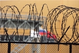 Свыше 100 заключенных сбежали после обстрела колонии в Донецке