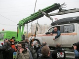 Московский «паркмен» закрылся в машине, препятствуя эвакуации на штрафстоянку