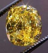 Желтый бриллиант ушел с молотка в Женеве за $16,35 млн