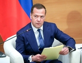 Медведев увеличил срок временного пребывания в России жителей Донбасса