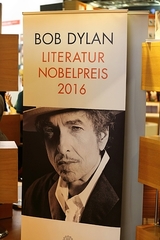 Новость о награждении Нобелевской премии лишила Боба Дилана "дара речи"