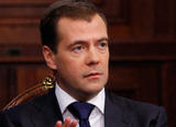 Медведев поручил рассмотреть вопрос индексации зарплат в 2016 году