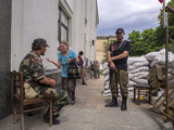 Мирный план Порошенко дает сбой: ополченцы не бросают оружие