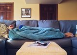 Психологи советуют не ругать себя, если в каникулы хочется только лежать на диване
