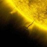 На фото НАСА увидели НЛО на "солнечной заправке" (ВИДЕО)