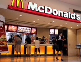 В США вооруженные люди захватили заложников в здании McDonald’s