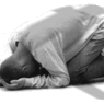 СМИ: Вставший на колени перед сыном мужчина – преподаватель МГУ