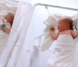 В Удмуртии мать двойни подарила одного из младенцев подруге