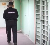 Экс-сотрудника ФСБ Сенина заочно приговорили к девяти годам по делу о взятке Захарченко