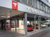 Tesla начала расследование в связи с самовозгоранием своего автомобиля на парковке