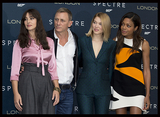 Агент 007 Джеймс Бонд провел фотосессию со всеми своими девушками (ФОТО)