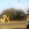 Боевой танк протаранил автобусную остановку в Азербайджане