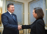Янукович пообещал США поскорее отпустить участников протестов