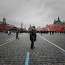 Протестующий художник прибил себя гвоздем к Красной площади ВИДЕО