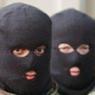 Вооруженные грабители в капюшонах и масках обчистили ювелирный салон "Адамас"