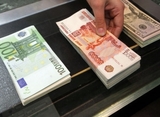 Средневзвешенный курс рубля уменьшился к доллару