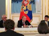 Путин обсудит с кабмином в среду госполитику в соцсфере в 2015 г.