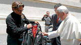 Папа Римский продаст Harley Davidson и байкерскую куртку