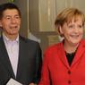 Муж Ангелы Меркель отправился на прогулку с женами глав G7