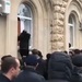 Протестующие в Абхазии выломали двери и ворвались в здание администрации президента