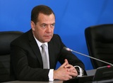 Медведев поздравил Путина с победой на выборах президента России