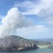 В Новой Зеландии началось извержение вулкана, уже есть подтвержденная жертва