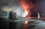 В Ростовской области сильный пожар: горит склад пивной тары