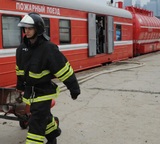 К тушению пожара на заводе в Самаре привлекли два пожарных поезда