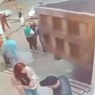 Водитель самосвала, наехавший на людей в Новосибирске, арестован, но заочно - он скрылся за границей