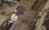 Дрон снял на видео братскую могилу в Нью-Йорке, подготовленную и для жертв пандемии