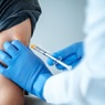 Медработника в США госпитализировали после прививки вакциной Pfizer