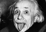 Кому Эйнштейн показал язык?