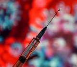 Испытания вакцины завершены, но Bloomberg утверждает, что доступ у элиты к ней был ещё в апреле