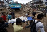 Через 5 дней после землетрясения под завалами в Катманду обнаружен выживший подросток