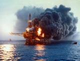 При пожаре на азербайджанской нефтяной платформе погибли 32 нефтяника