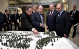 В Красноярске к визиту Путина подготовились: чистый снег завезли, траву выкосили