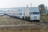 Красный Крест осматривает гуманитарные грузовики для Украины