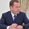 Медведев: вакцинацию от коронавируса надо проводить одновременно во всех странах