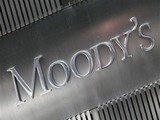 Агентство Moody's понизило рейтинг РФ до "Baa3"