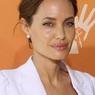Похорошевшая Анджелина Джоли замечена с детьми в Малибу