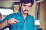 Пакистанский продавец чая покорил интернет и стал преуспевающей моделью