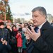 Порошенко пообещал ограничения для россиян из-за военного положения